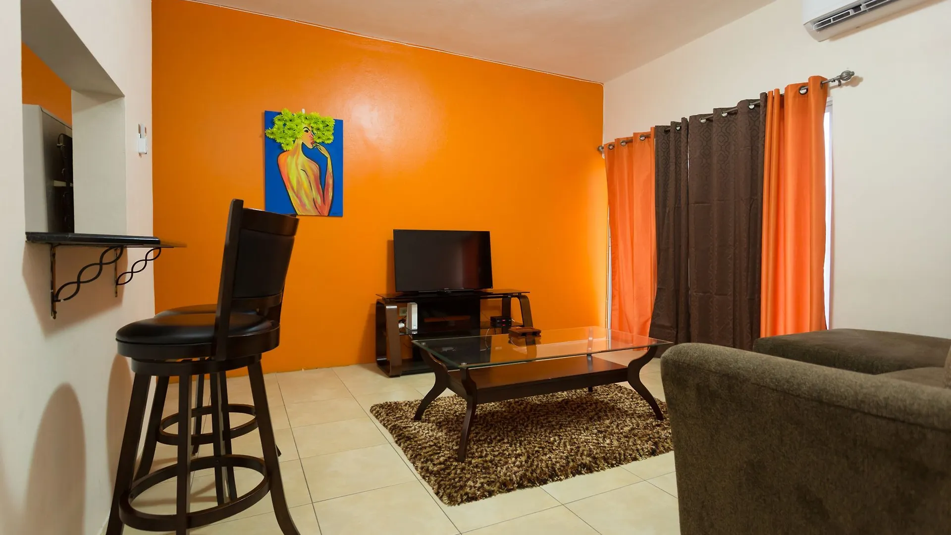 The Embassy Luxury Apt Crystal Towers II Kingston Apartment