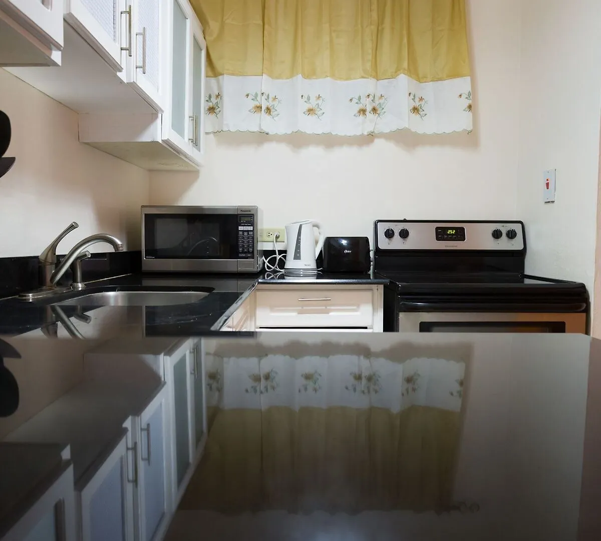 The Embassy Luxury Apt Crystal Towers II Kingston 0*,  Jamaica