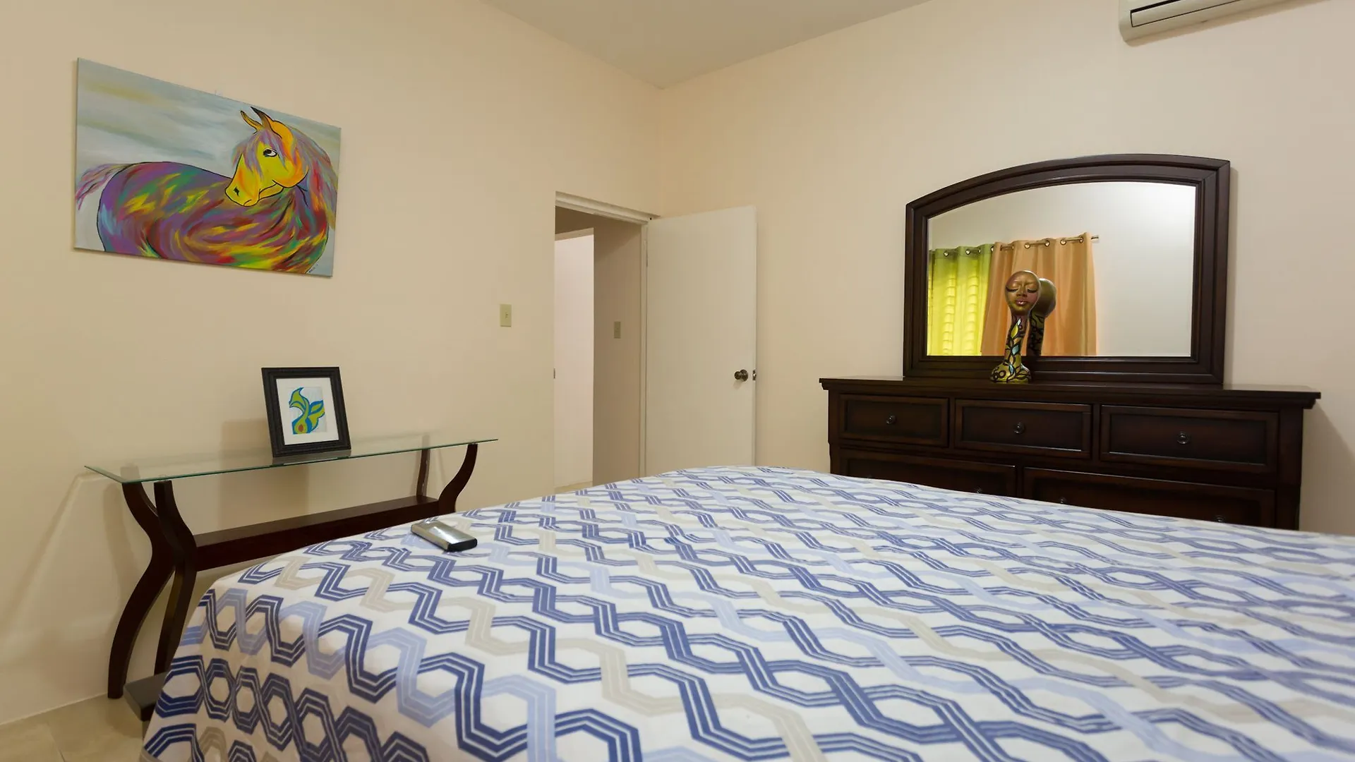 The Embassy Luxury Apt Crystal Towers II Kingston 0*,  Jamaica